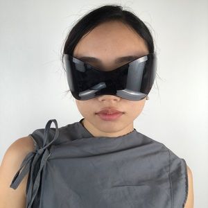 FUTURISTIC OVERSIZED WRAP SUNGLASSES